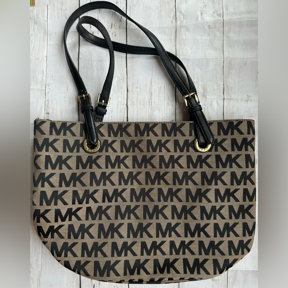MICHAEL KORS-MEDIUM HANDBAG
